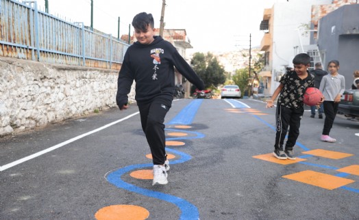 Konak’ta okul yolu renkli, çocuklar mutlu