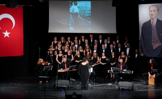 Konak'ta şarkılar Ata için söylendi