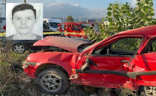 Kontrolden çıkan aracın sürücüsü can verdi: Feci kaza anları kamerada!