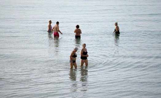 Kuşadasında kasım sonu deniz keyfi