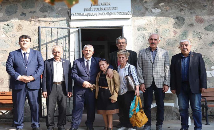 MHP İzmir bin yüz kapıyı birden çaldı