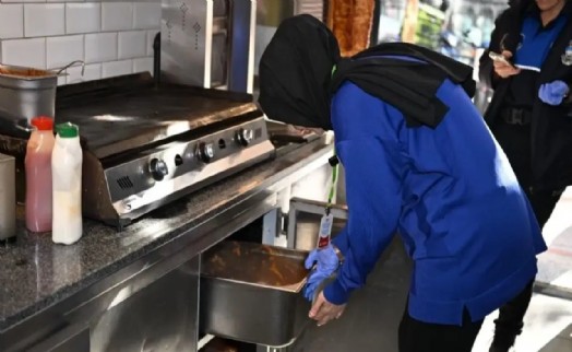 Manisa'da skandal: Kilolarca çürük tavuk etine el konuldu