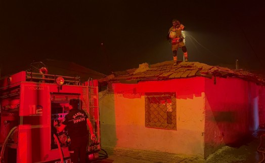 Manisa'da müstakil evde yangın!