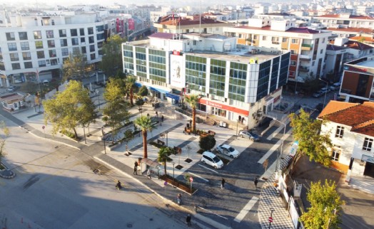 Menderes Belediyesi'nden Öğretmenler Günü hediyesi