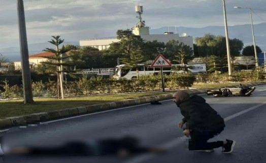 Motosiklet refüje çarptı: 1 ölü, 1 ağır yaralı!