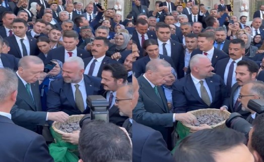 Pehlivan, Erdoğan'a kuru incir ikram etti: O anları paylaştı!