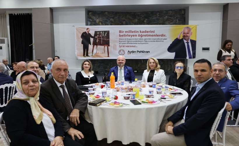 Pehlivan öğretmenlerle buluştu: 'Bir milletin istikbali, öğretmenlerin elindedir'