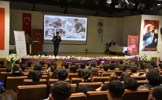 Türk astronot Tuva Cihangir Atasever Atatürk Lisesi öğrencileriyle buluştu