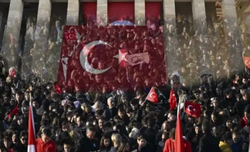 Türkiye Ata'sını andı: Saat 9'u 5 geçe yurtta hayat durdu...