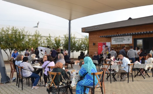 Üretici Pazarı Efes Tarlası Yaşam Köyü'nde bereketiyle devam ediyor