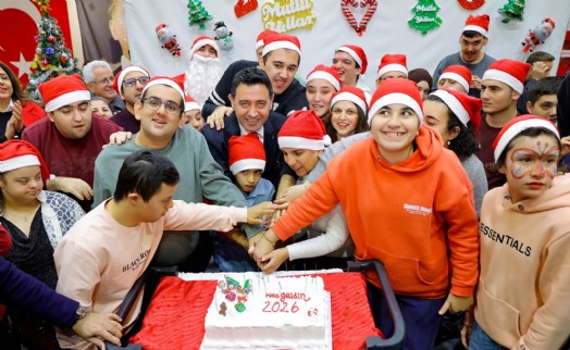 Bayraklı Belediyesi özel sporcularla 2026'yı karşıladı