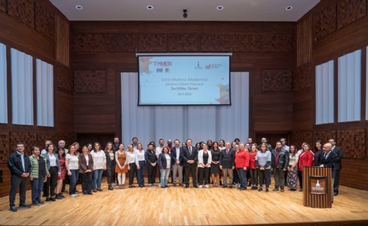 Akdeniz Dilleri Merkezi'nden sertifika coşkusu