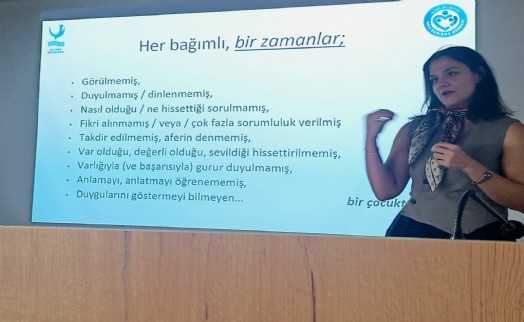 Aliağa Belediyesi'nden ailelere ergenlik iletişimi semineri