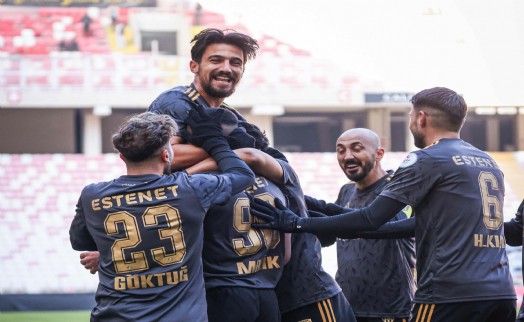 Aliağa FK'da kupa sevinci