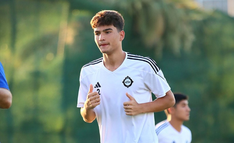 Altay Osman'ı bırakmıyor