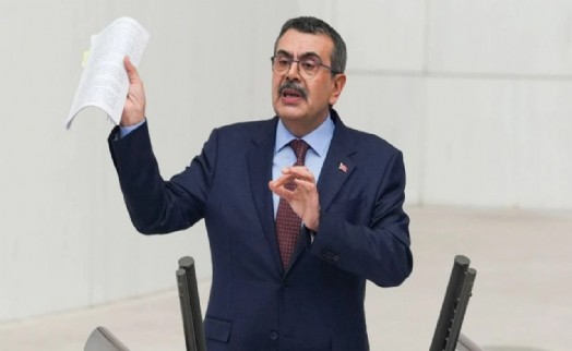 Bakan Tekin eleştirilere karşılık İzmir'i hedef aldı