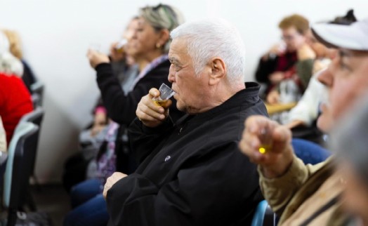 Balçova'da zeytinyağı tadım etkinliğine yoğun ilgi