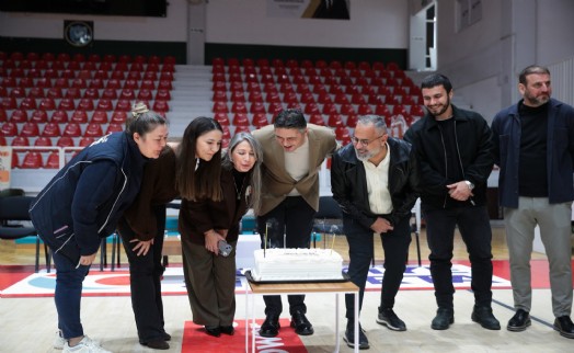 Başkan Acar'a sürpriz doğum günü: 'İl olma yolunda bir dilim mola!'