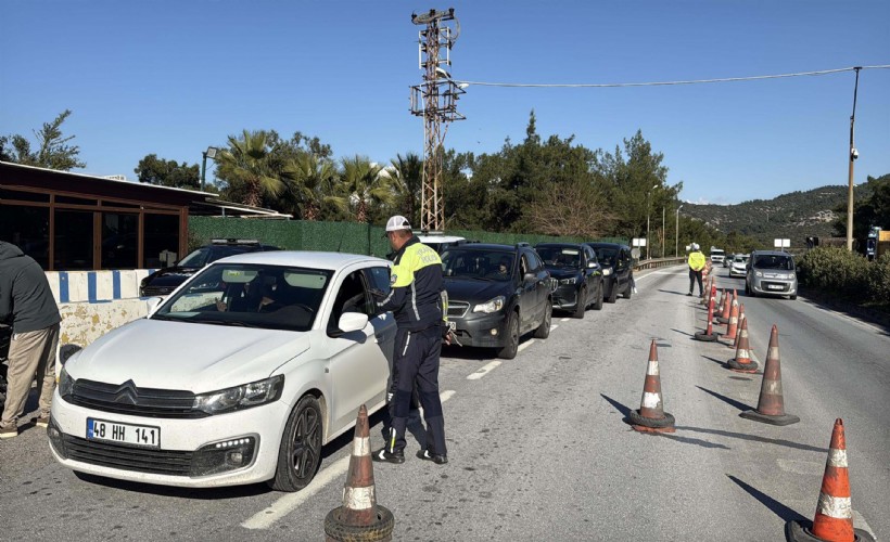 Bodrum'a 24 saatte 10 bin araç giriş yaptı