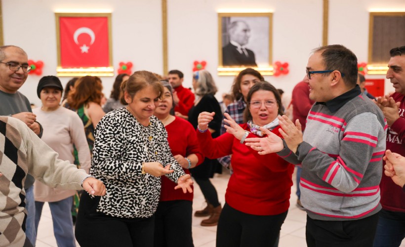 Buca Belediyesi’nden engel tanımayan yeni yıl kutlaması
