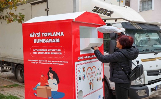 Buca'da giysi kumbaraları ile dayanışma büyüyor