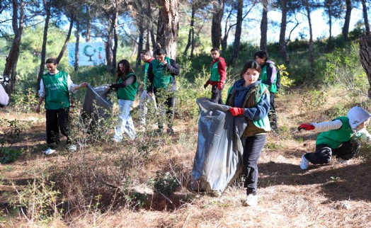Buca'nın akciğerlerinde temizlik: 300 poşet atık bertaraf edildi!