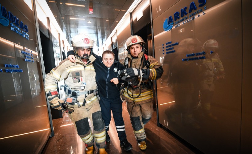 Büyükşehir İtfaiyesi'nden 47 katlı binada nefes kesen tatbikat