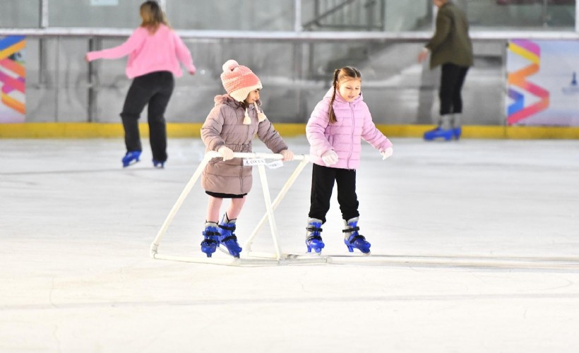 Büyükşehir Kültürpark ve Bostanlı’da buz pisti kuruyor