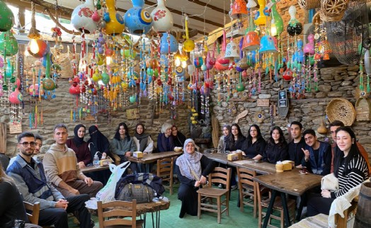 Büyükşehir'den üniversite öğrencilerine Tire gezisi