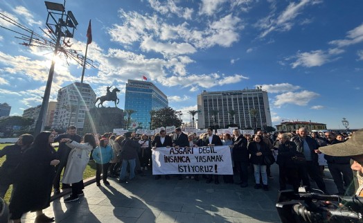CHP İzmir 'asgari ücret' için sokakta: '2026'yı AKP'ye dar edeceğiz!'