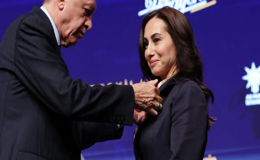 CHP'den AK Parti'ye geçen Özlem Vural 26 kişiyi işten çıkardı