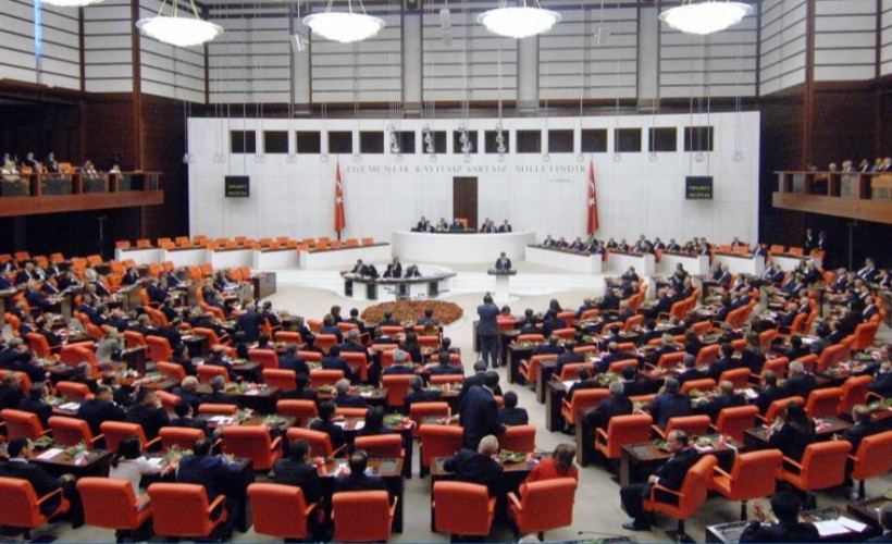 CHP ve AK Parti arasında TBMM'de arbede