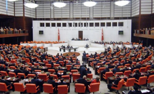 CHP ve AK Parti arasında TBMM'de arbede