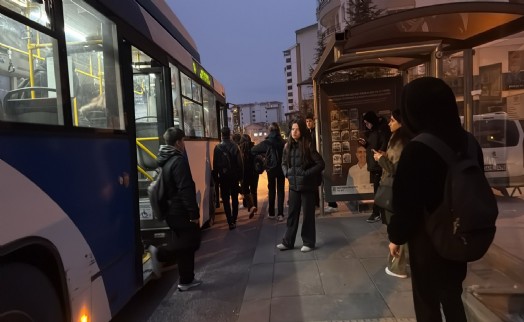 CHP'li Özlale'den ‘kalıcı yaz saati uygulaması' tepkisi: Tasarruf diye başladı inada döndü!