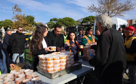 Çeşme'de Gülşah Durbay için hayır yemeği dağıtıldı
