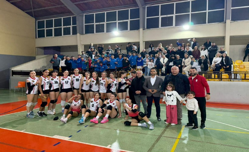 Çiğli Belediyesi'nin voleybol takımları ligde zirvede