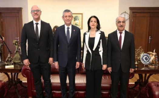 İmralı Heyeti'nden CHP'ye ziyaret.. Özel'den 'Leyla Zana' açıklaması