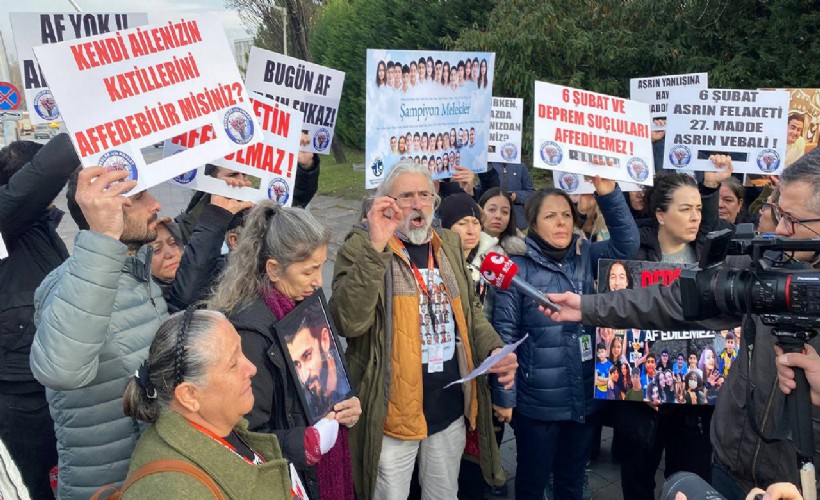 Depremde yakınlarını kaybeden ailelerden meclis önünde 11. Yargı Paketi'ne tepki