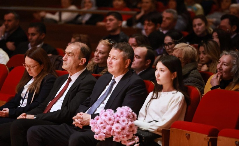 Dünya Türk Dili Ailesi Günü İzmir’de ilk kez düzenlendi