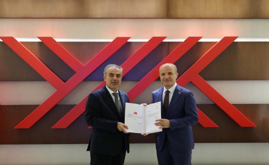 EÜ'nün yeni rektörü göreve başladı