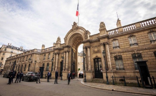 Fransa'da bu kez de Elysee Sarayı soyuldu!