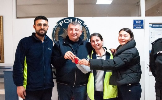 Güzelbahçe Belediyesi personelinden örnek davranış