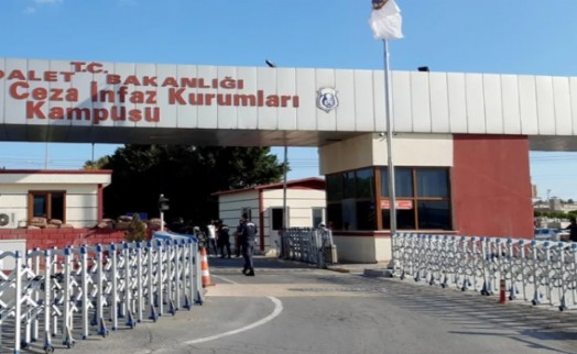 İBB davasında tahliye kararı sonrası cezaevi kapısında gözaltı