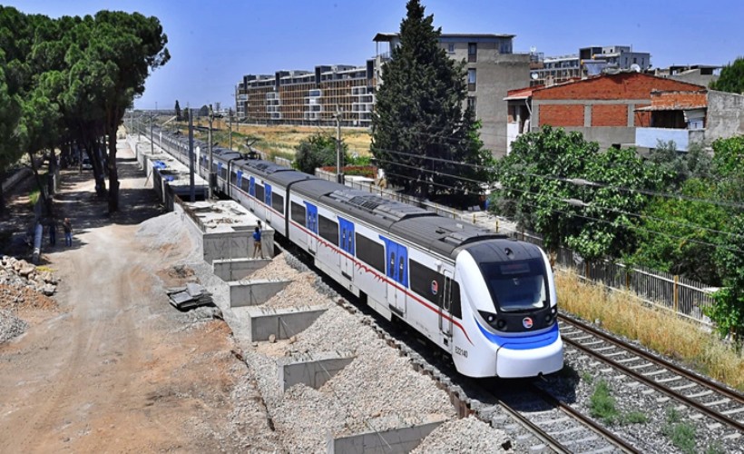 İZBAN’daki gecikmelere gelen eleştirilere Tugay’dan yanıt: Nedeni Büyükşehir değil TCDD!