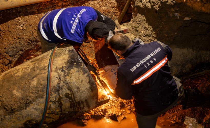 İZSU ekipleri Güzelbahçe-Narlıdere ana iletim hattındaki arızayı giderdi!