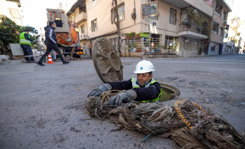 İZSU'dan İzmirliye çağrı: Izgaralar çöp değil!