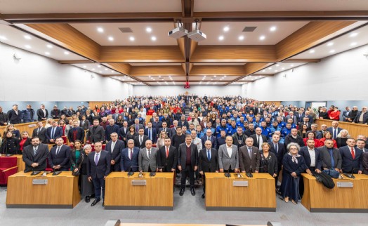 İzmir Büyükşehir Belediyesi ailesi yeni yılı kutladı