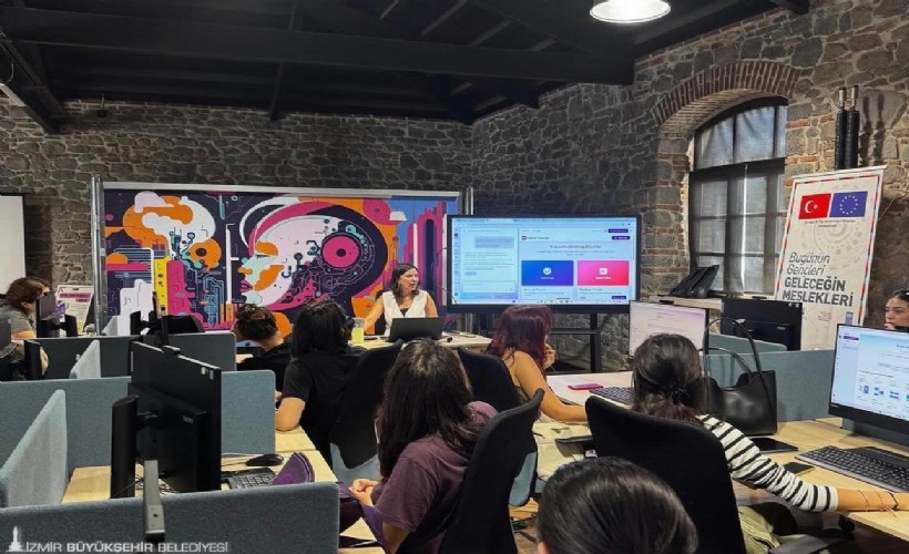İzmir Büyükşehir Belediyesi gençleri dijital geleceğe hazırlıyor