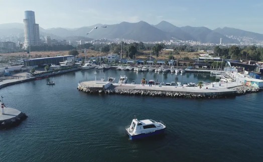 İzmir Marina, kış boyunca yelken tutkunlarını ağırlıyor