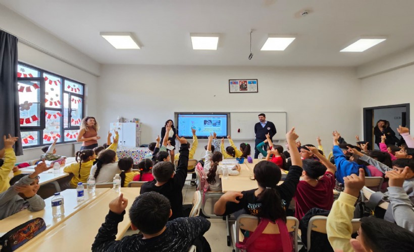 İzmir Metrosu'ndan öğrencilere metro ve tramvay eğitimi